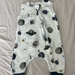 Cotton Muslim romper little unicorn, 6-12 months, gently used, sf, pet friendly